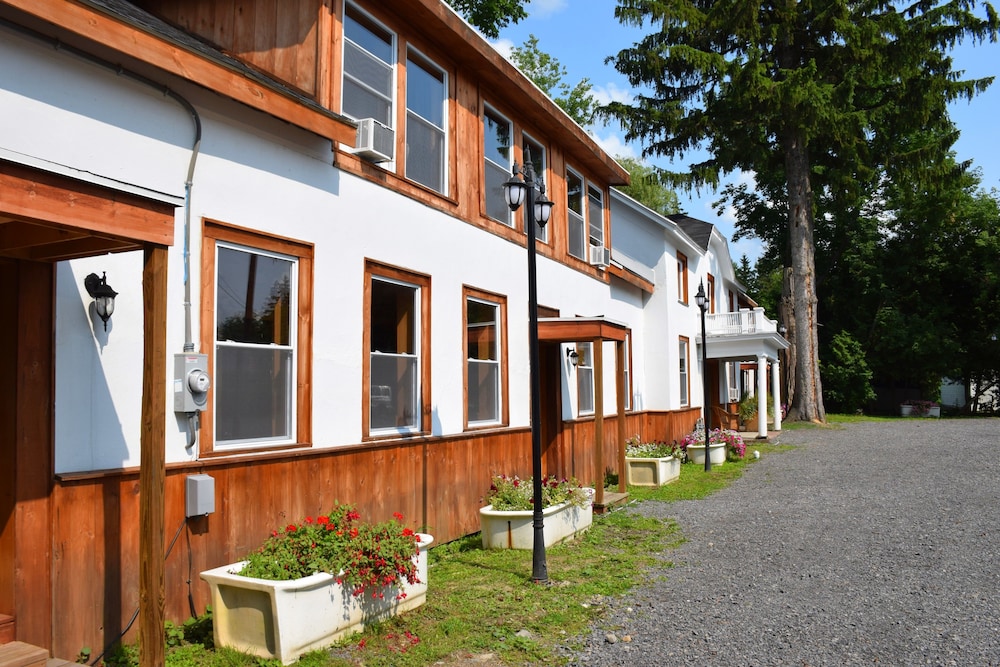The Lake House Townhouses image