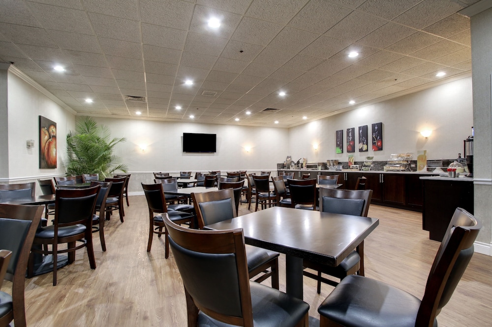 DoubleTree by Hilton Quincy 66/77