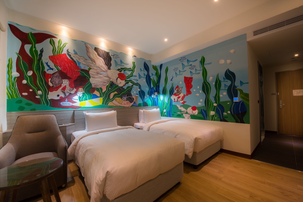 Legend Hotel Pier 2 25/66