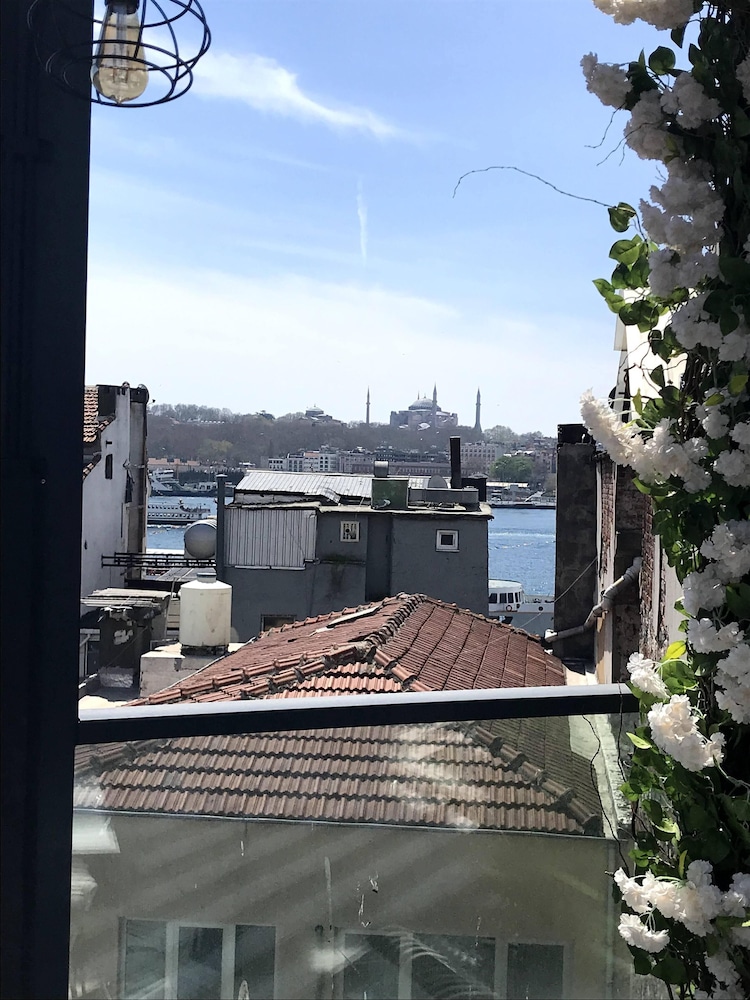 Ferman Port Hotel 3/50