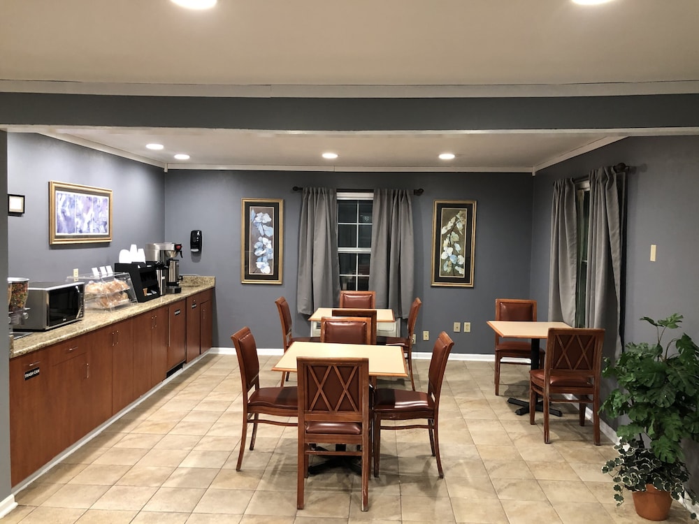 Economy Inn and Suites 44/68