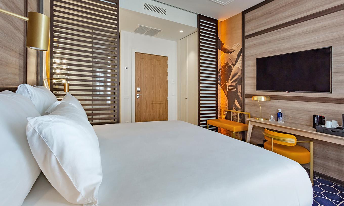 Premium, Twin Beds, Street View
