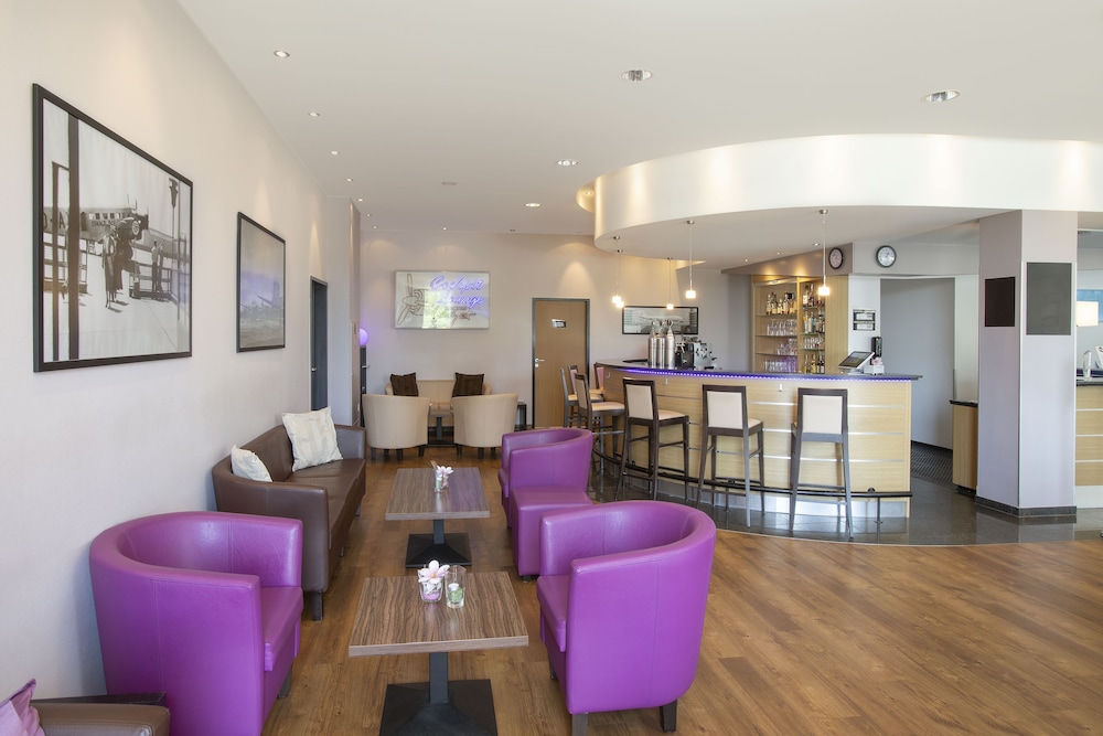 HOLIDAY INN EXPRESS FRANKFURT AIRPORT 28/58