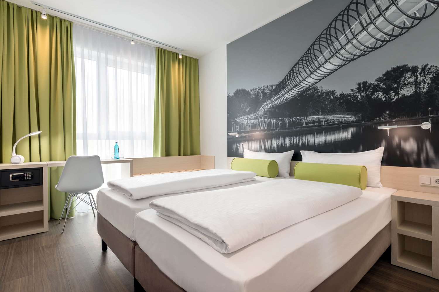 Super 8 By Wyndham Oberhausen 14/36