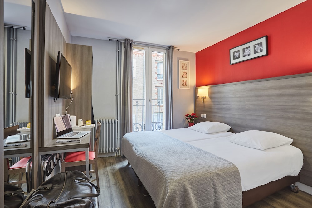 ROOM, TWIN BEDS