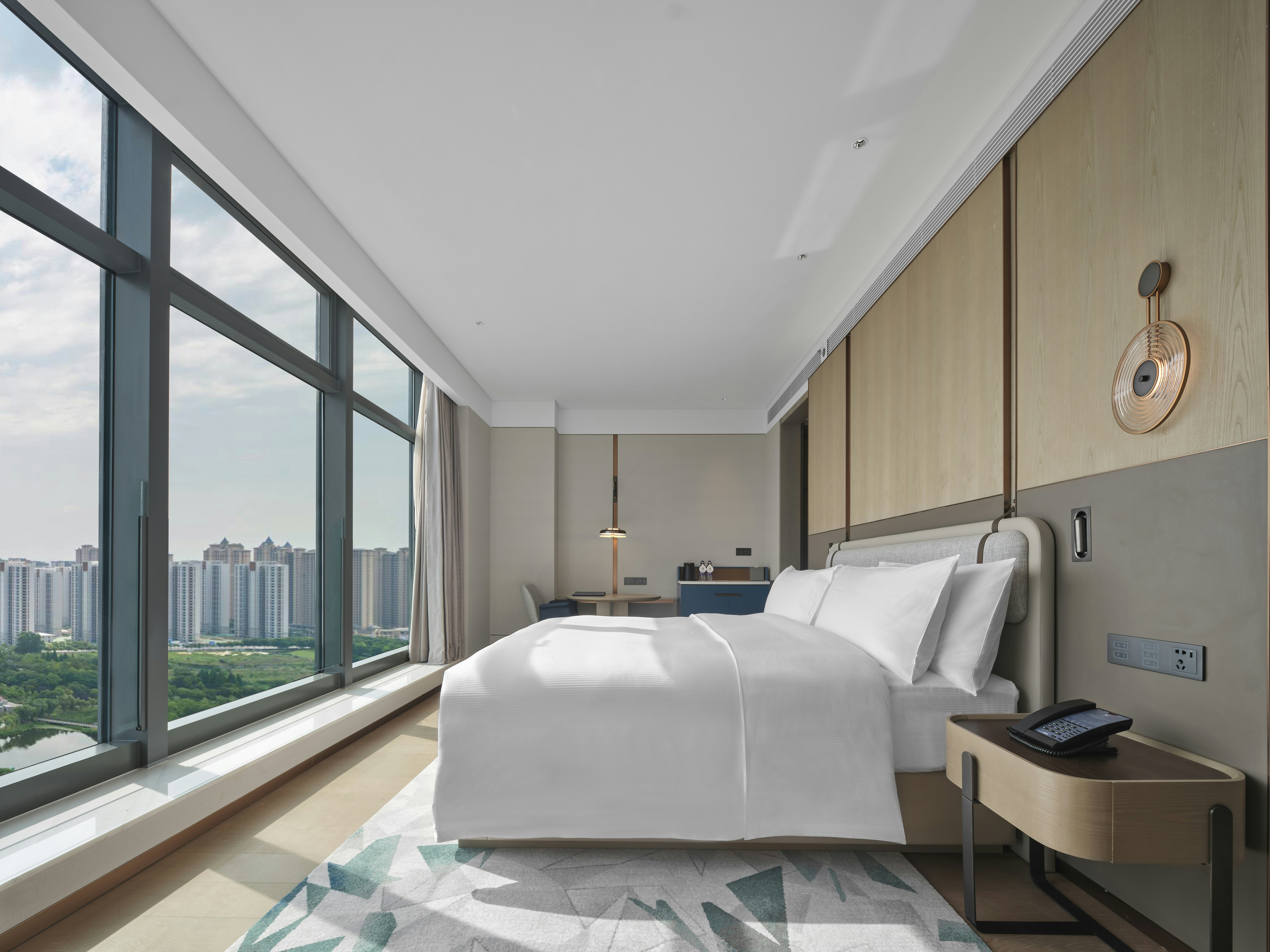 DELUXE, KING BED, PARK VIEW