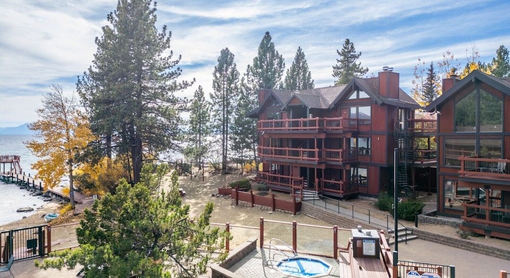 Edgelake Beach Club 3/50
