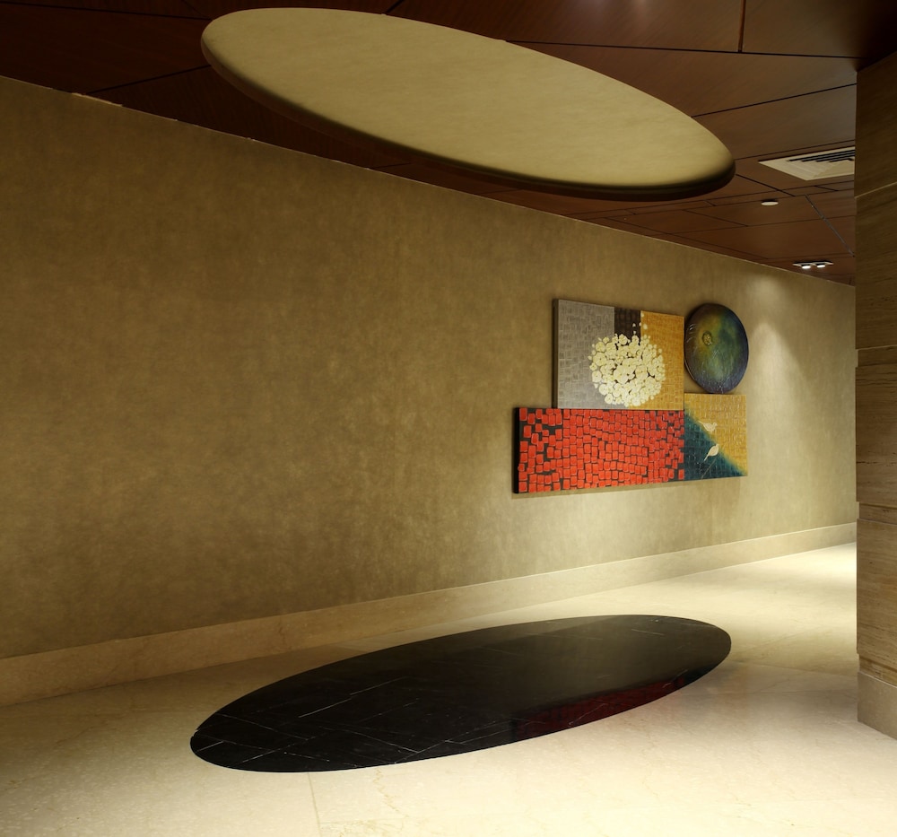 Mahagun Sarovar Portico Suites 20/38
