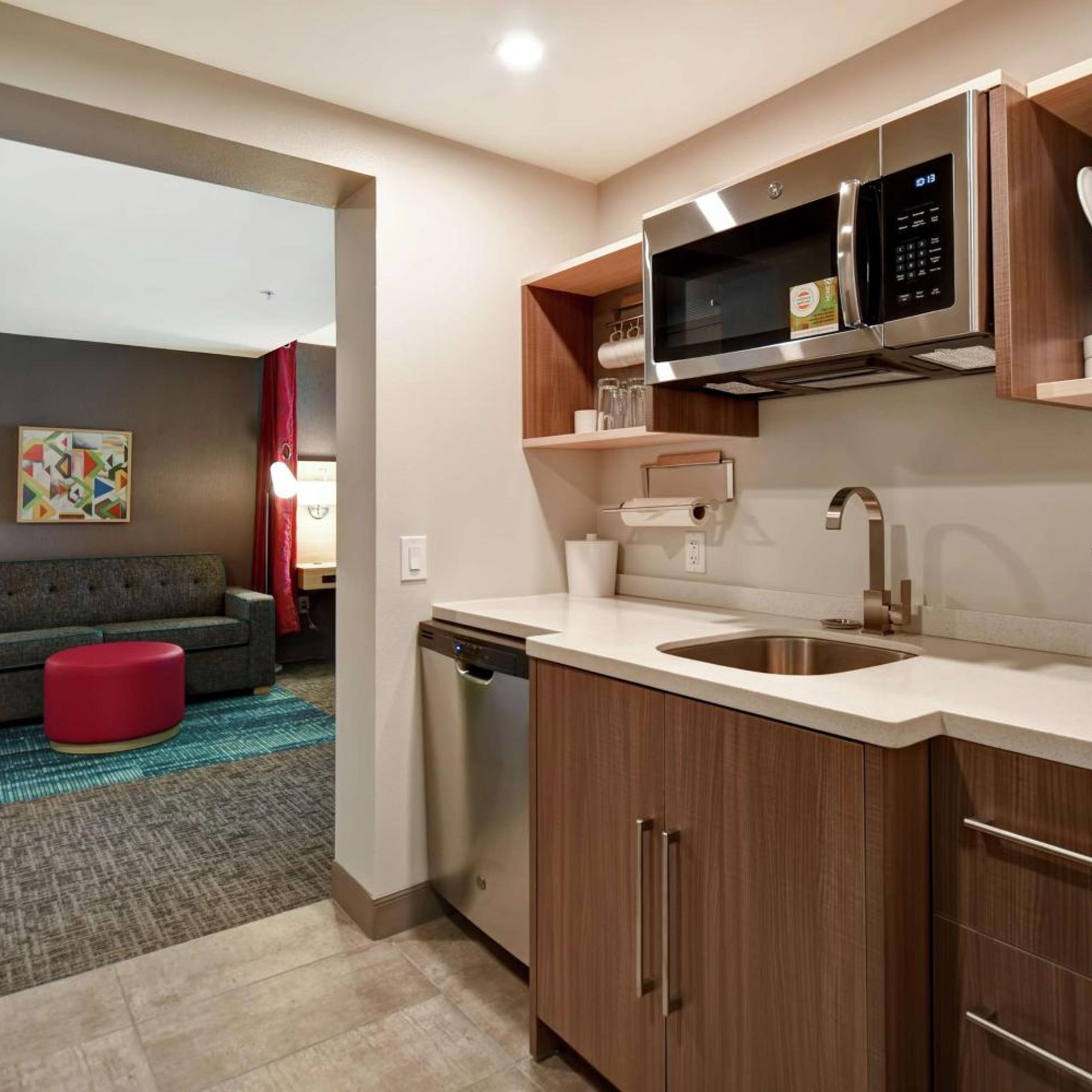 1 BEDROOM, SUITE, KING BED