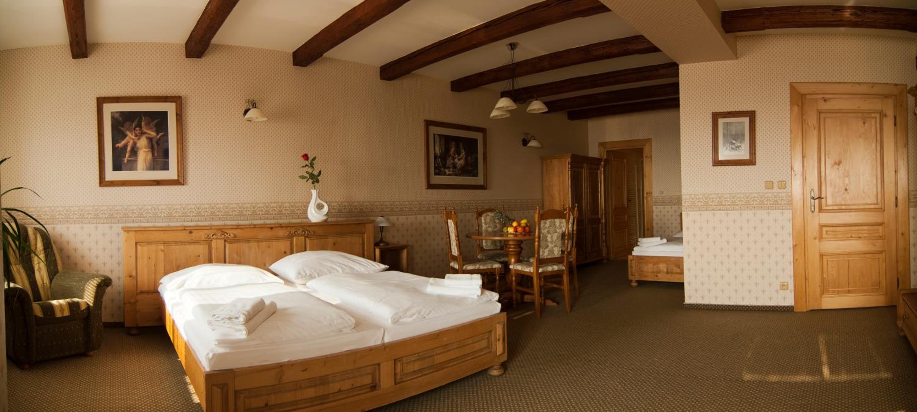 غرفة ثلاثية كبيرة بسرير فردي، Hotel & Caffe Silesia 4/6