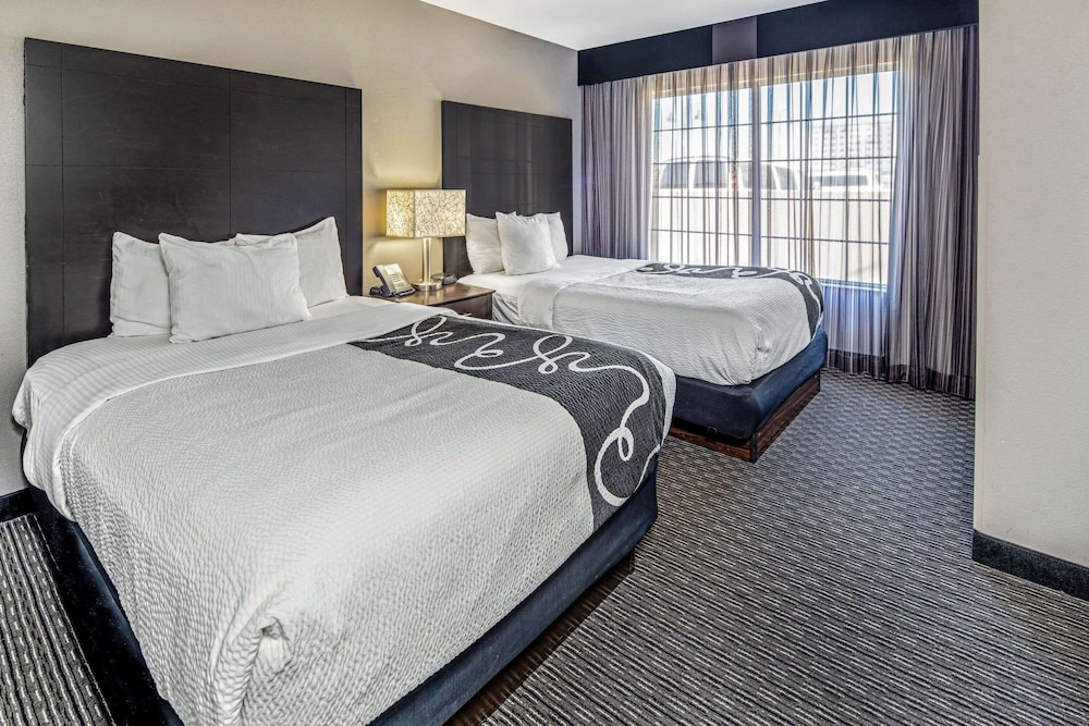 Holiday Inn Express & Suites Anaheim Convention Center Area 12/45