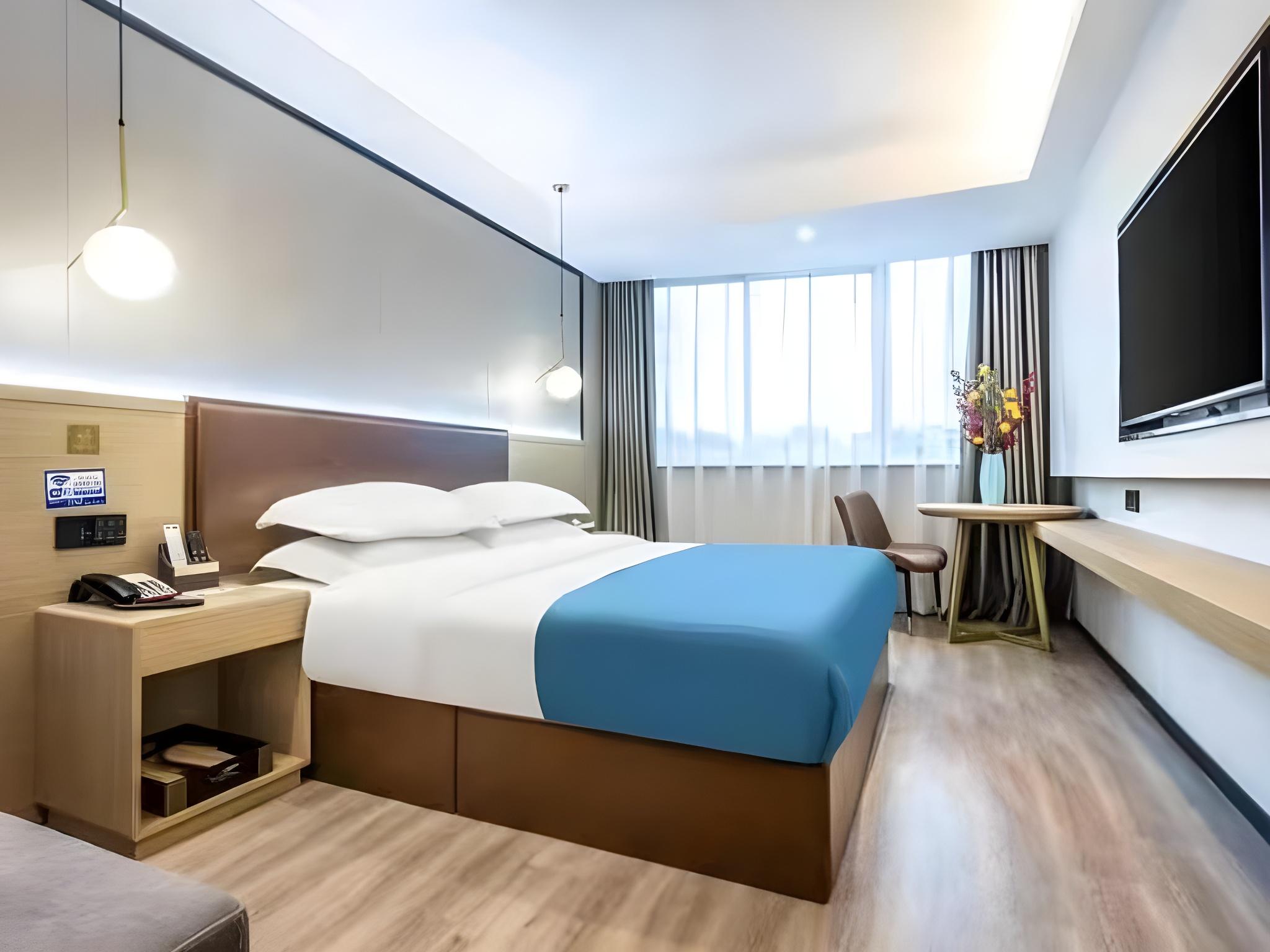 SUPERIOR, QUEEN BED
