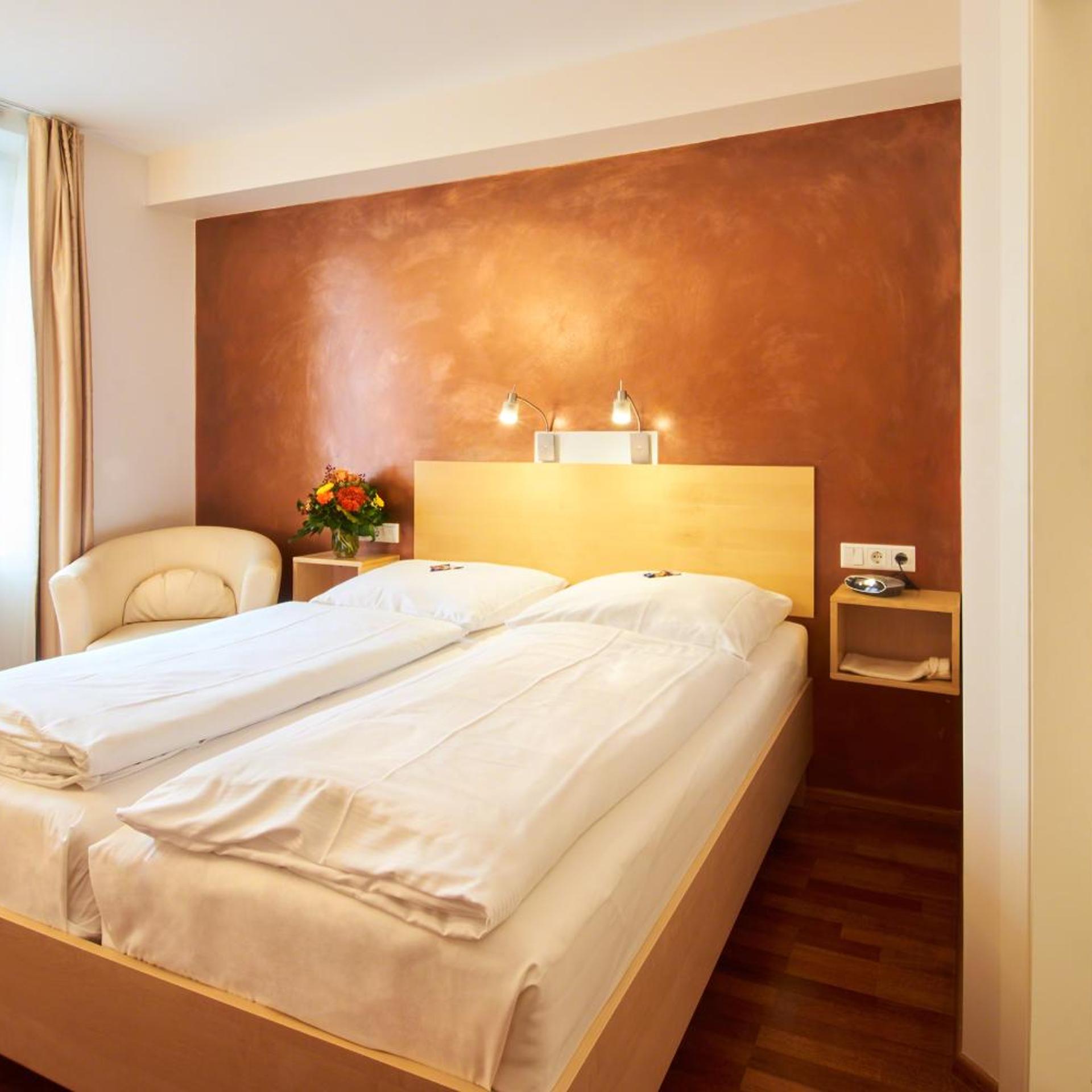 غرفة قياسية ثلاثية، Town Hotel Wiesbaden 4/10