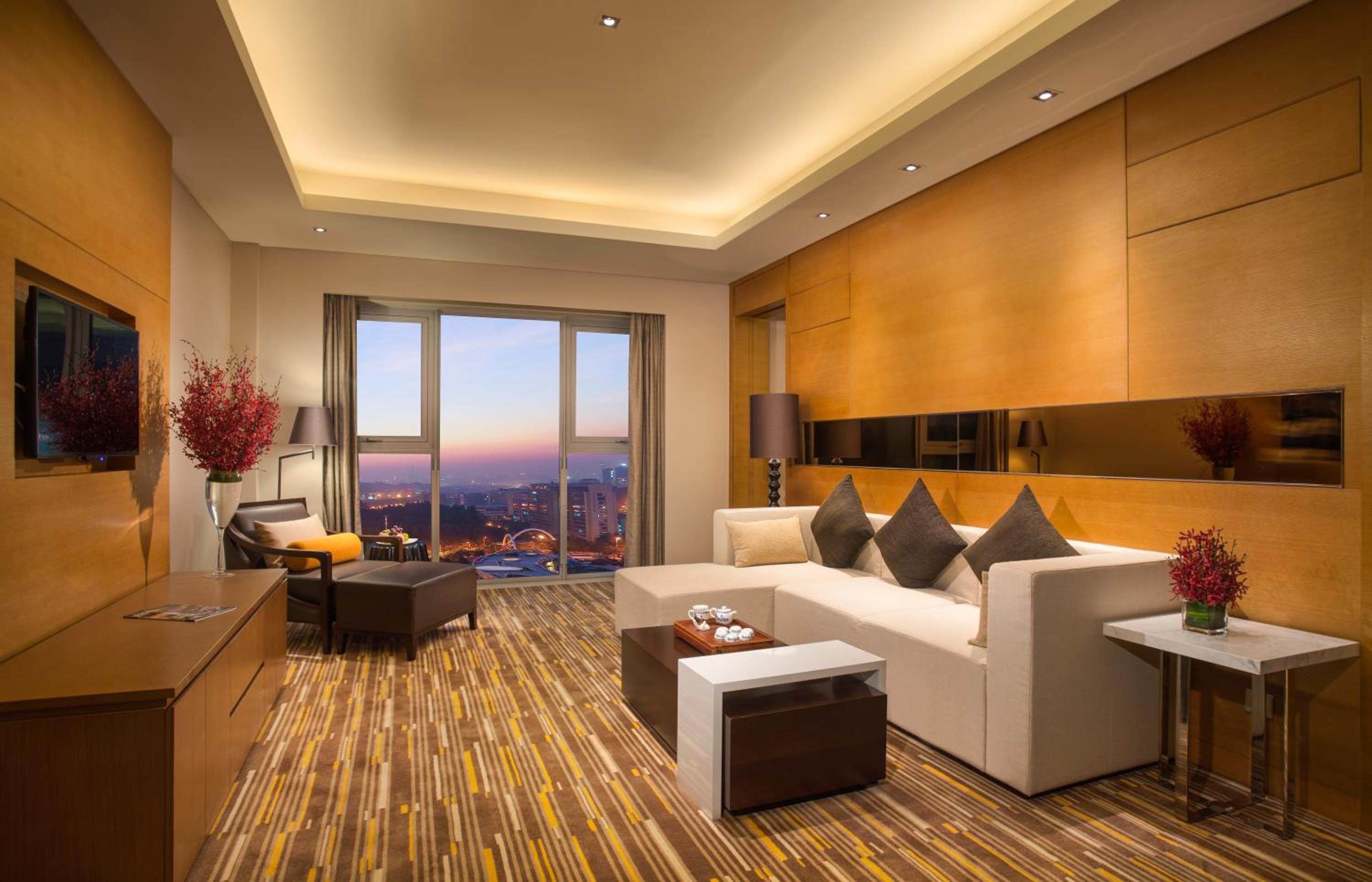 1 Bedroom, Study, Suite, King Bed، HOLIDAY INN GUANGZHOU SCIENCE CITY 3/9