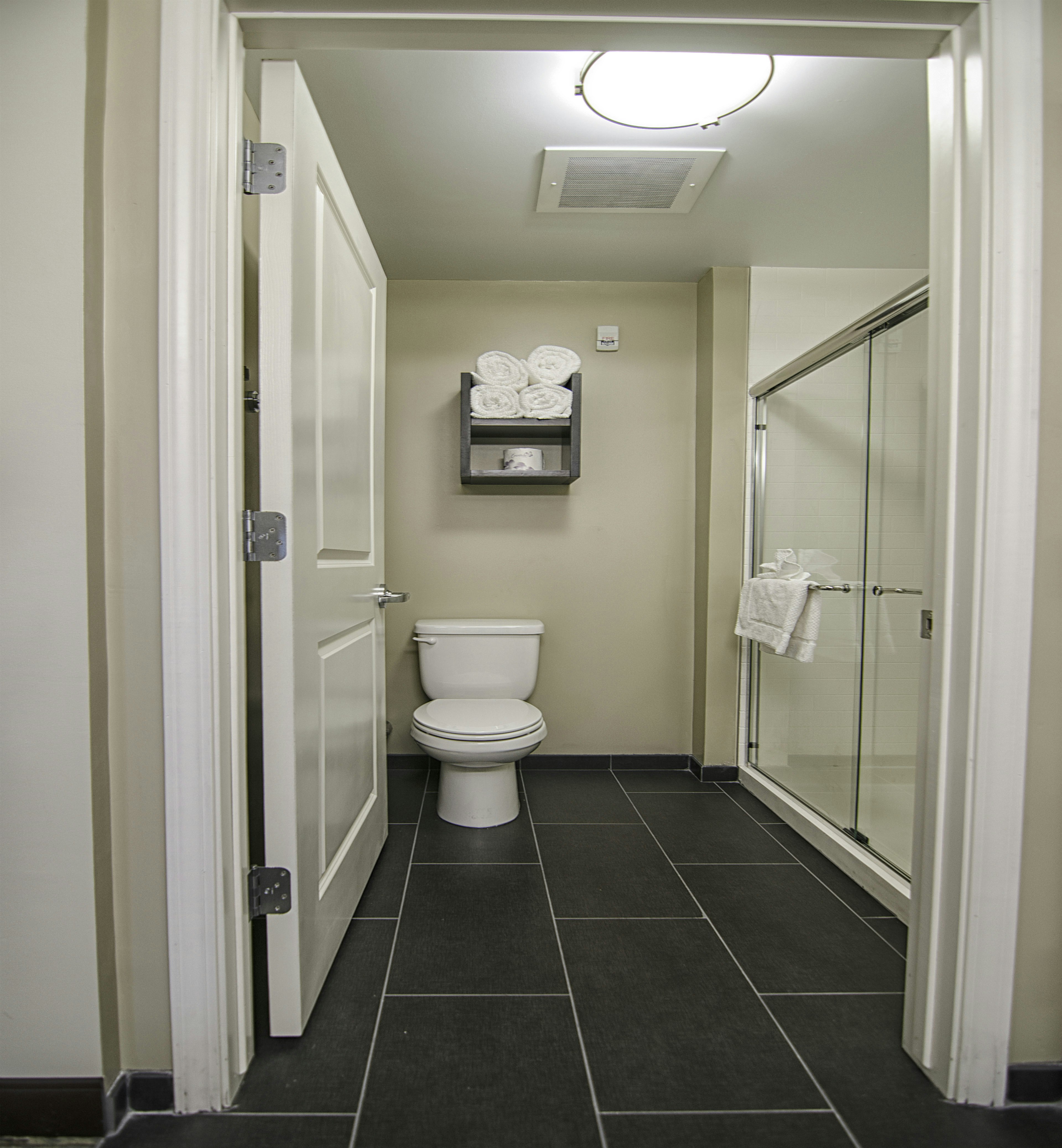 STAYBRIDGE SUITES MARQUETTE 82/82