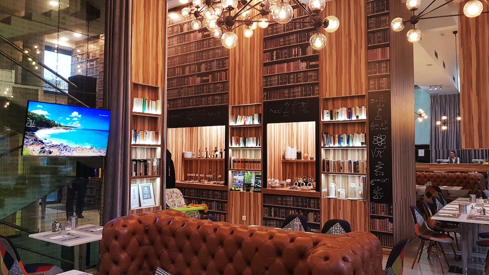 Science Hotel 2/37