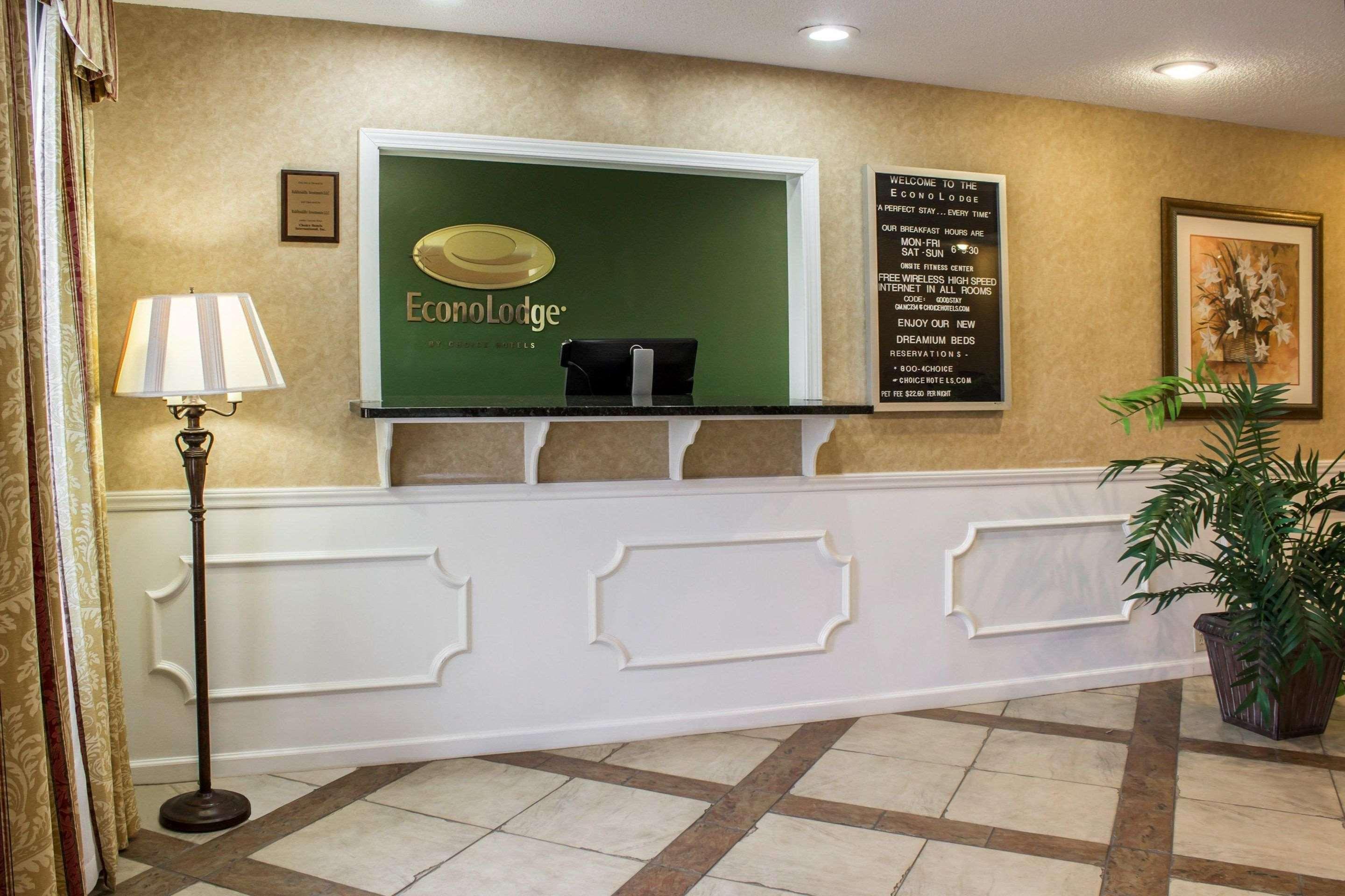 Econo Lodge Greenville near University 6/64