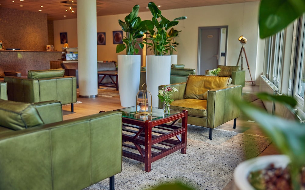 WESTCORD HOTEL SCHYLGE 37/67