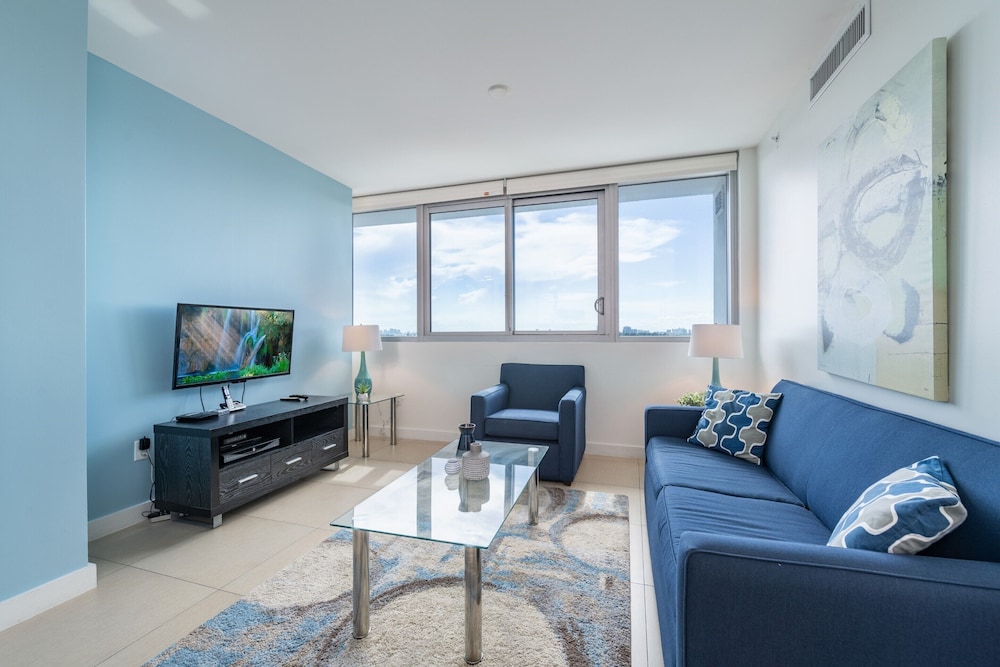 Churchill Suites Monte Carlo Miami Beach 48/76