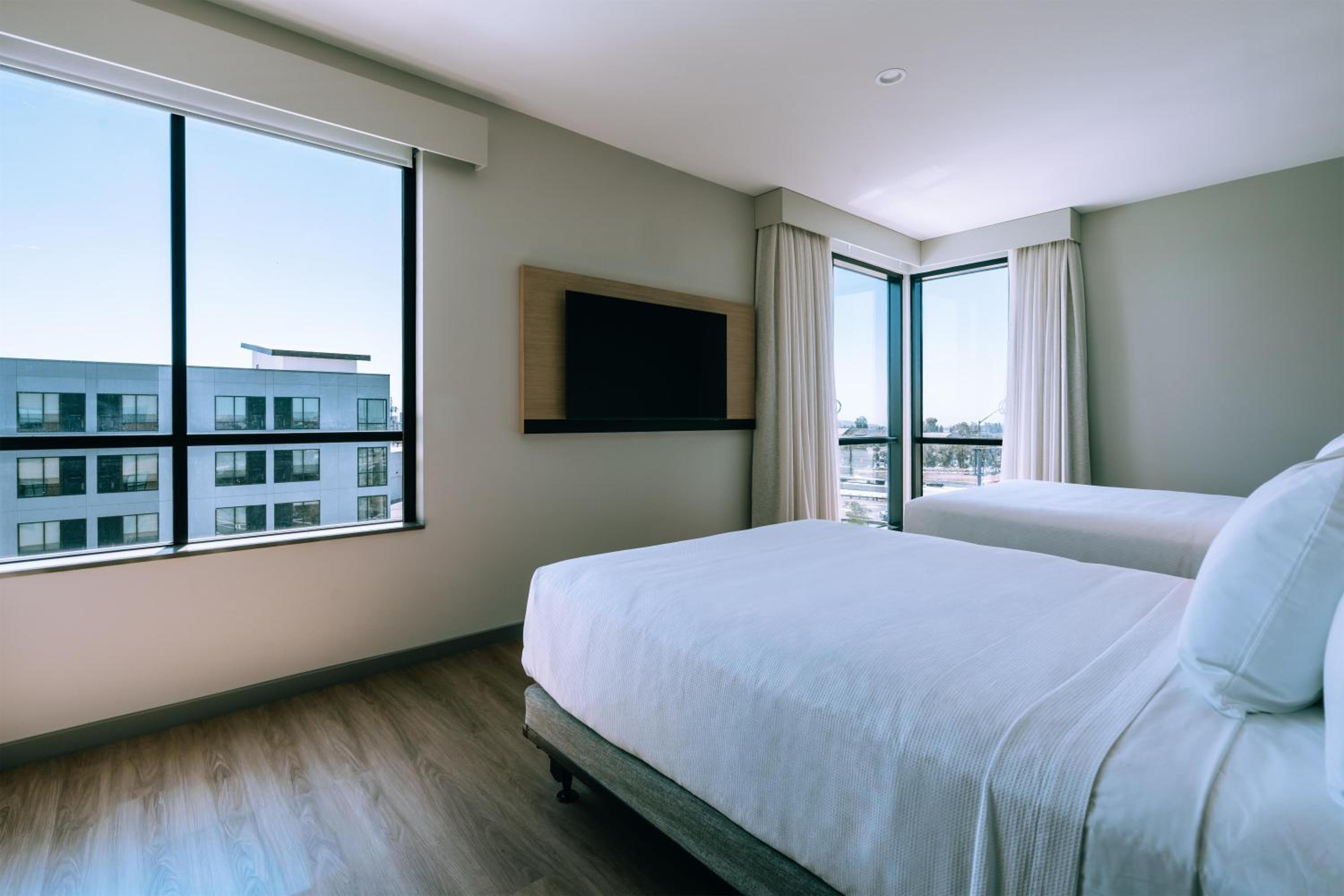Hyatt Place Ontario Airport 14/50