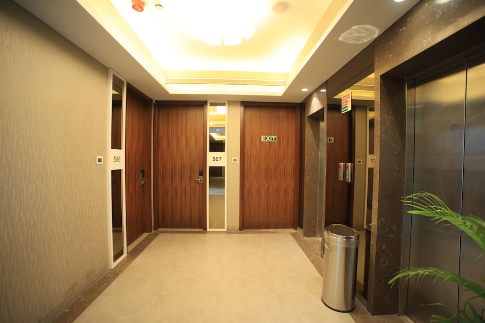 The Byke Delotel, Borivali 2/39