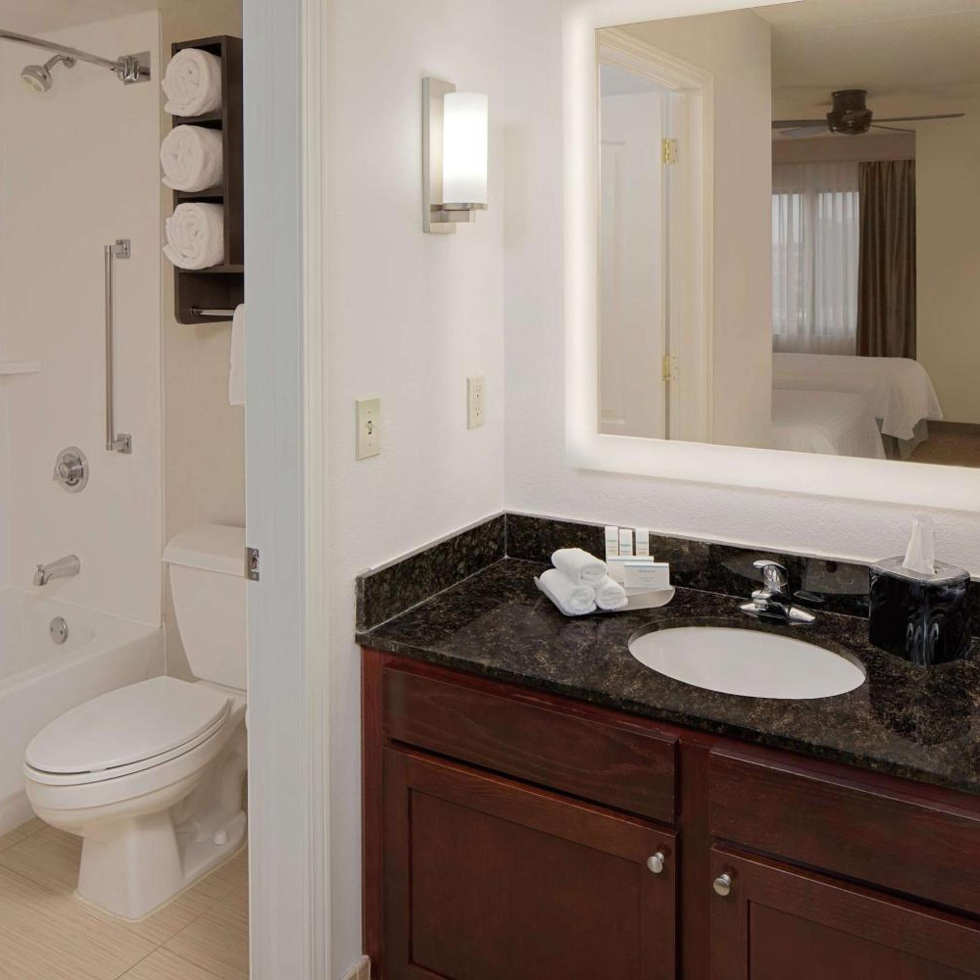 غرفة بسرير كينج، Homewood Suites by Hilton Minneapolis Mall of America 3/4