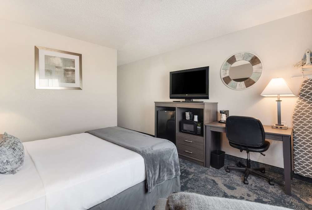 American Inn & Suites Metro Airport 6/27