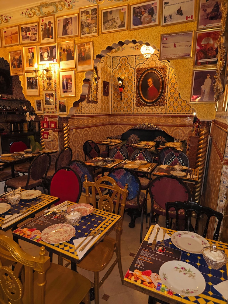 restaurant cafeteria