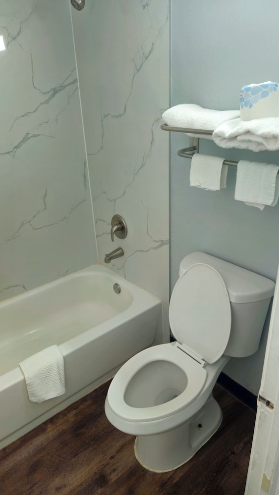 غرفة قياسية بسريرين مزدوجين للمدخنين، Econo Lodge Lavonia, GA 5/5