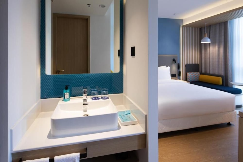 Holiday Inn Express Shenzhen North Station 10/29