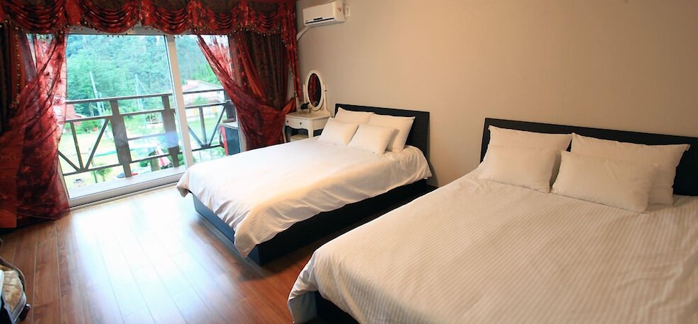 غرفة قياسية بسريرين كوين، Heidi Pension G House 8/10