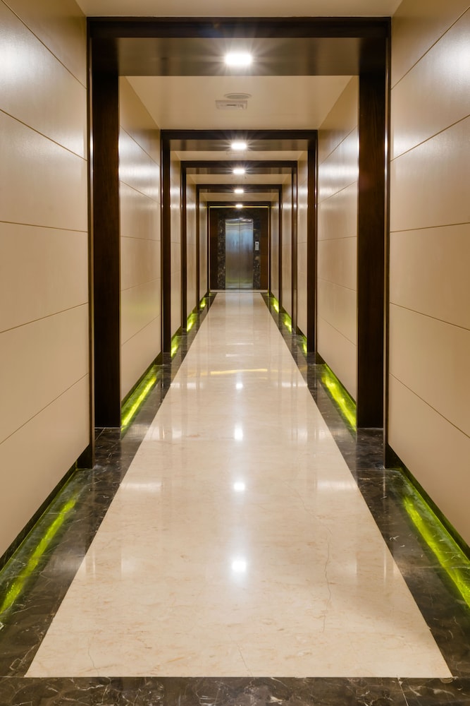 Bravia Hotel 18/30