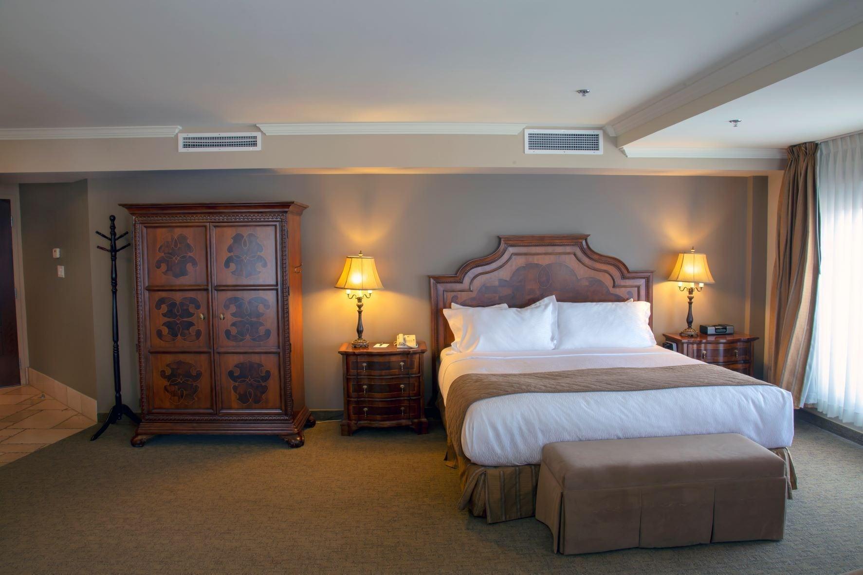 Efficiency, Suite, Multiple Beds, Jetted Tub