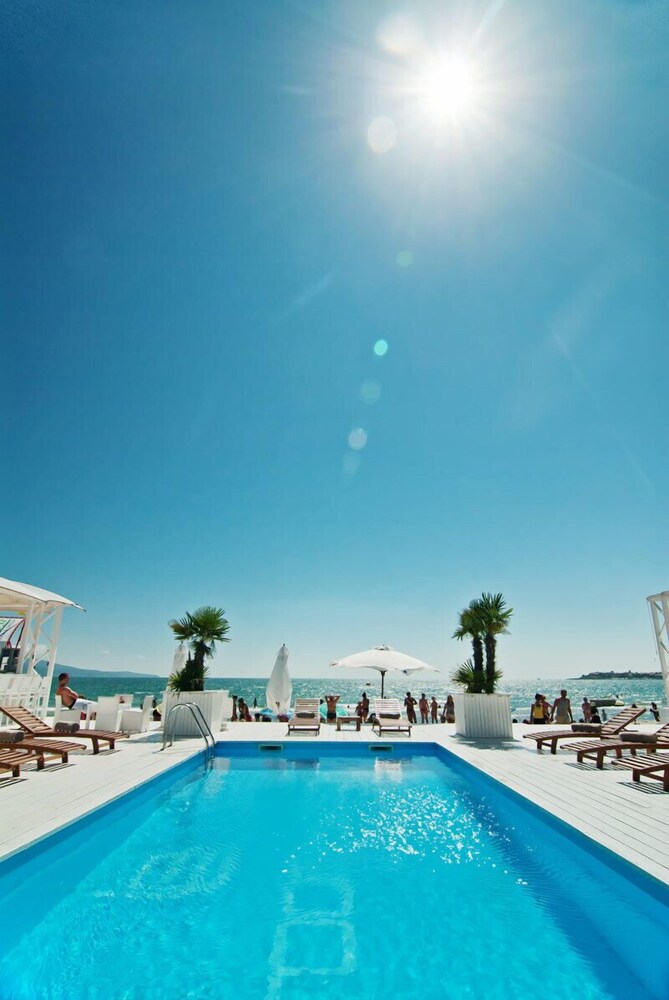 Amfibia Beach 25/28