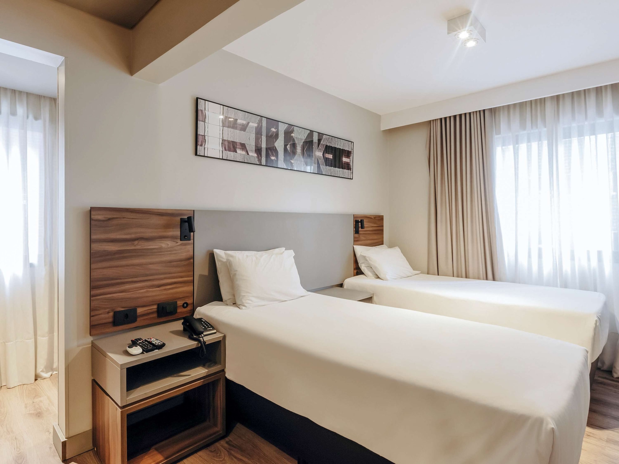 APARTMENT, TWIN BEDS