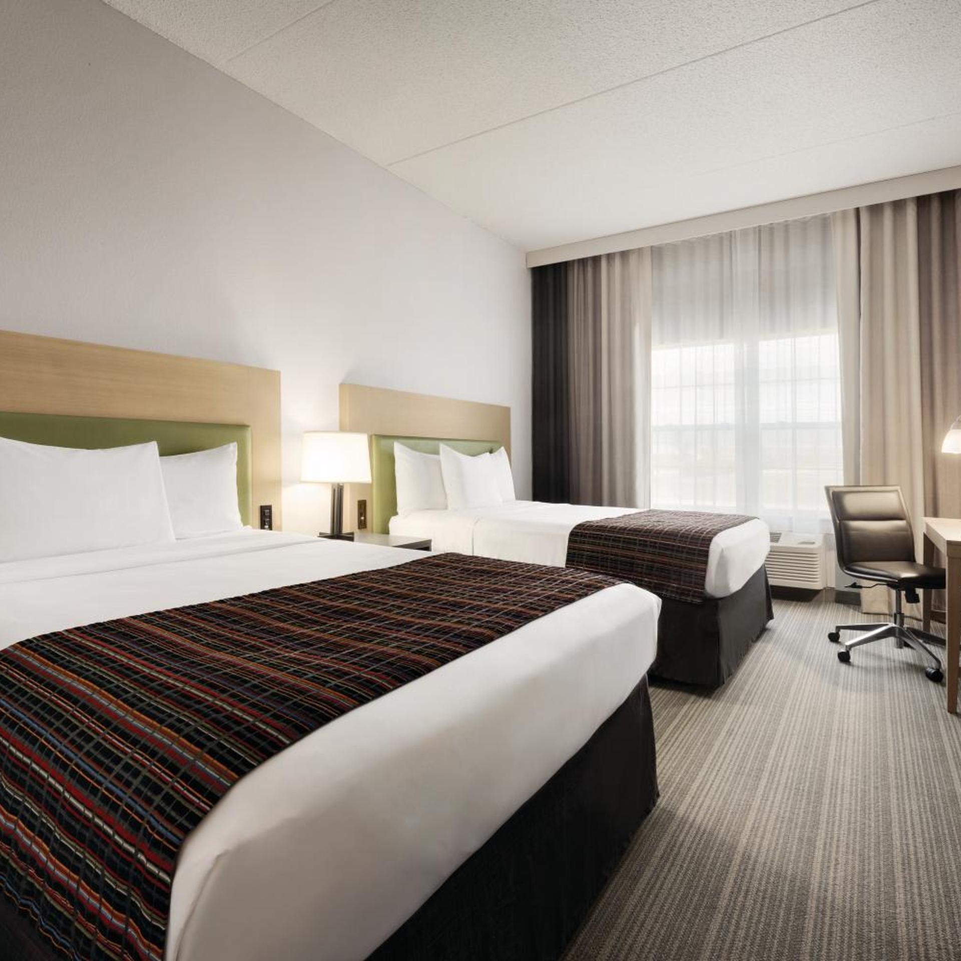 غرفة بسريرين كوين يُسمح فيها بالحيوانات الأليفة لذوي الإعاقة، Country Inn and Suites by Radisson Coralville IA 2/3