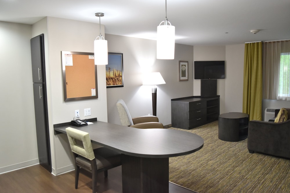 CANDLEWOOD SUITES KANSAS CITY - INDEPENDENCE 44/63