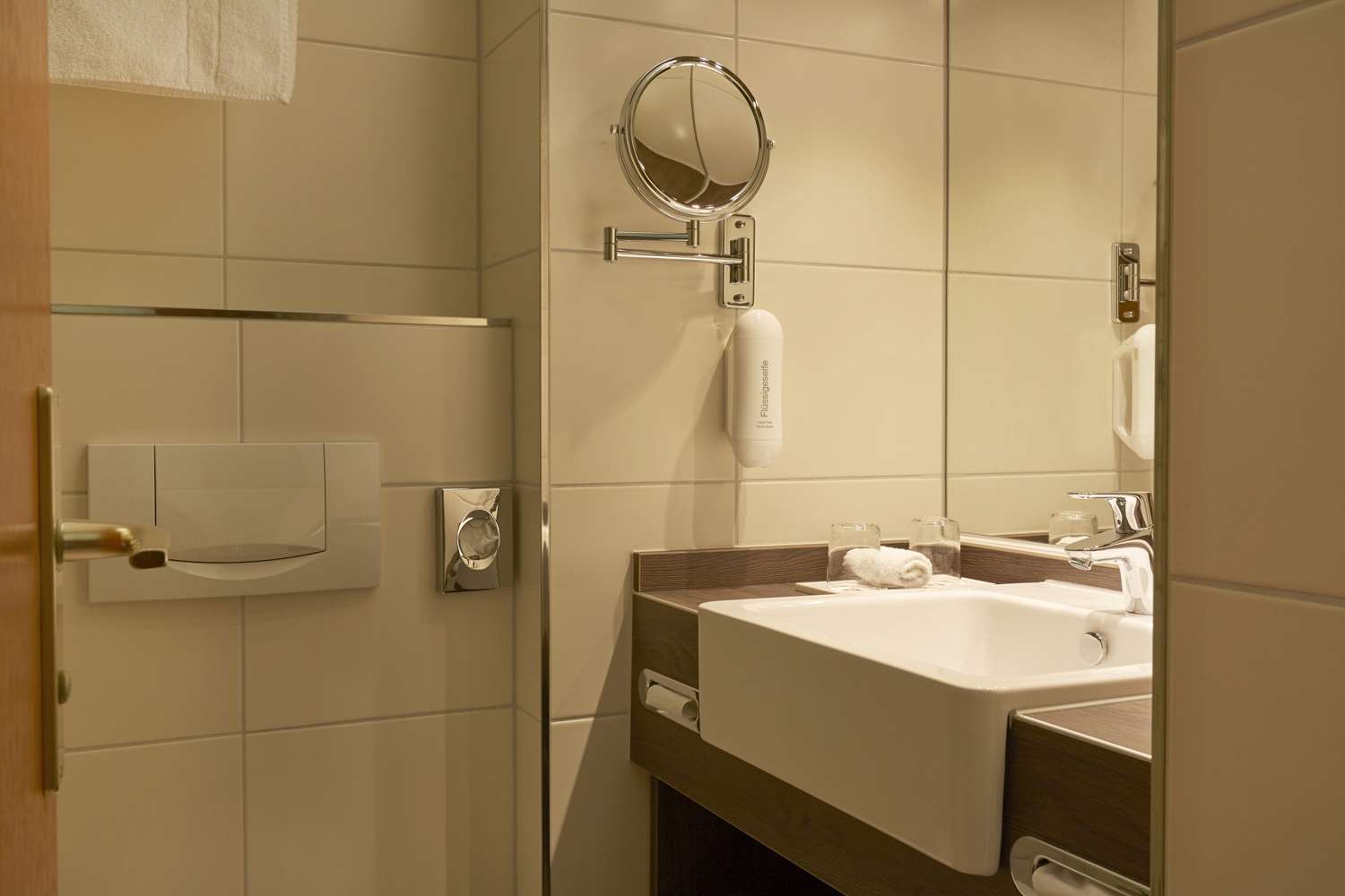 H Hotel Nuremberg Ex Ramada Landhotel 56/59