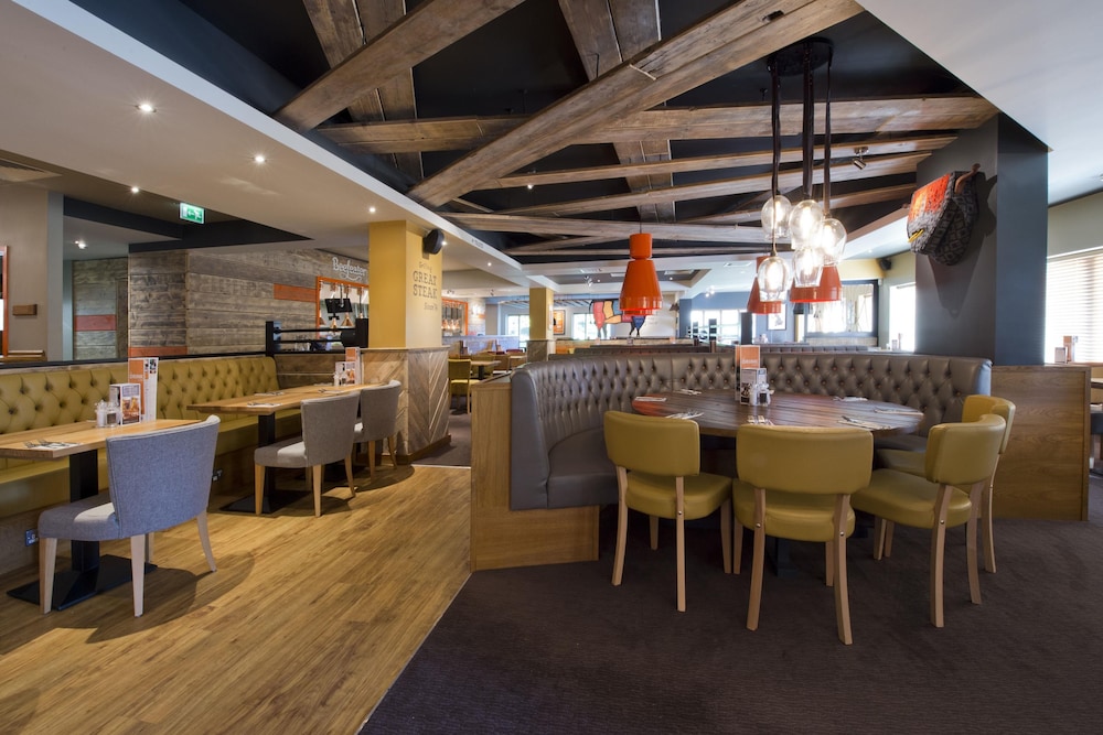 Premier Inn Cirencester Town Centre 43/57