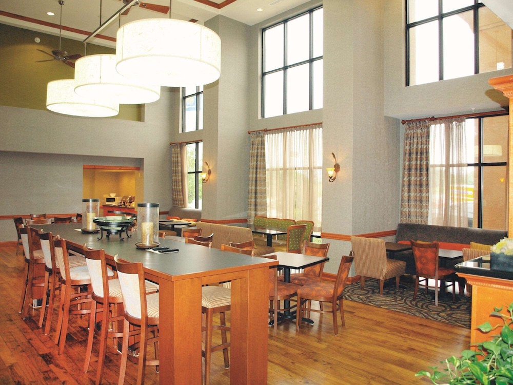 Hampton Inn Clinton, OK 25/34