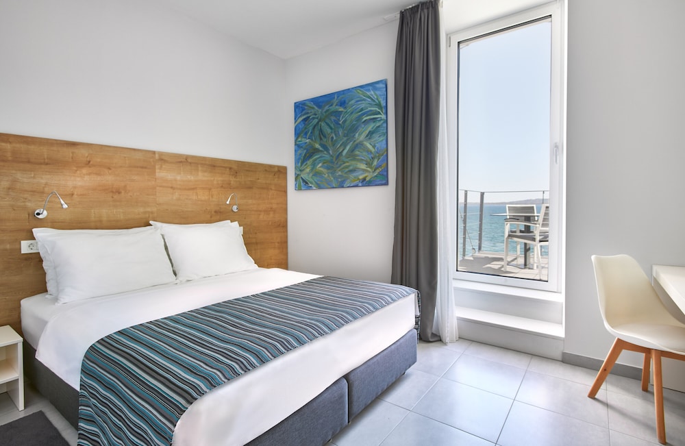 HOTEL STACIJA 6/64
