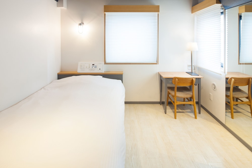 Shinjuku City Hotel N U T S 38/66