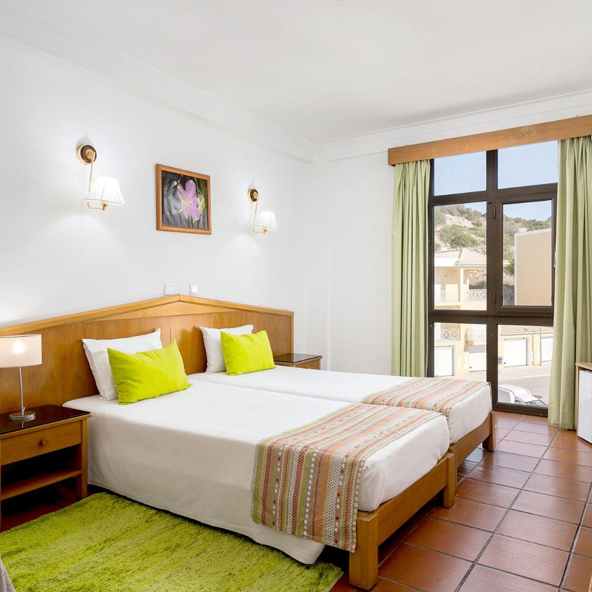 ROOM, DOUBLE OR TWIN BED