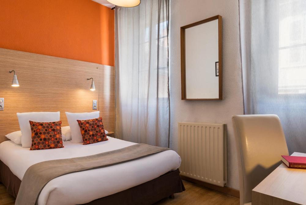 ROOM, TRIPLE