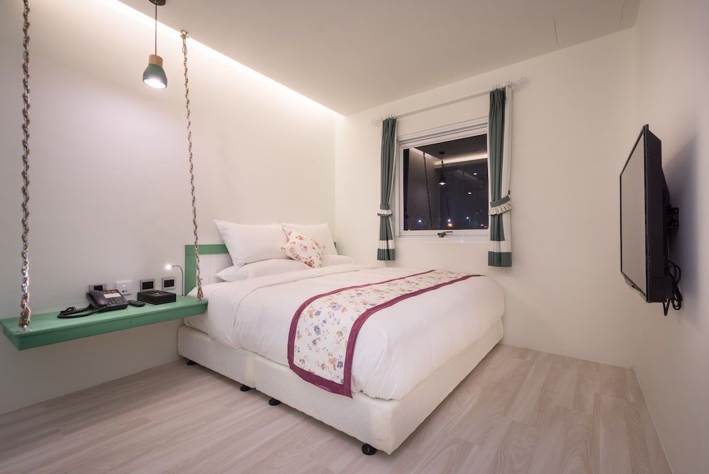 DELUXE, DOUBLE BED