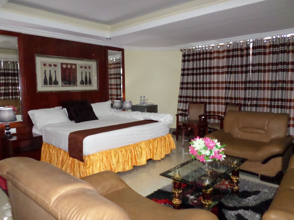 Don Suite Hotel 12/28