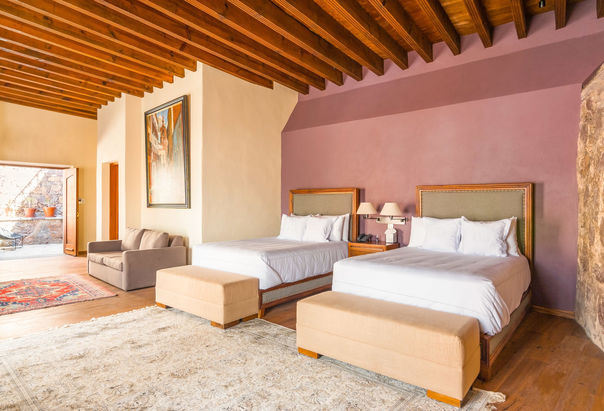 MASTER, SUITE, DOUBLE BED