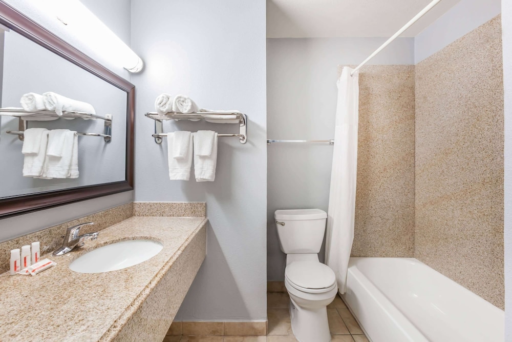 Days Inn By Wyndham Austin/University/Downtown 26/32