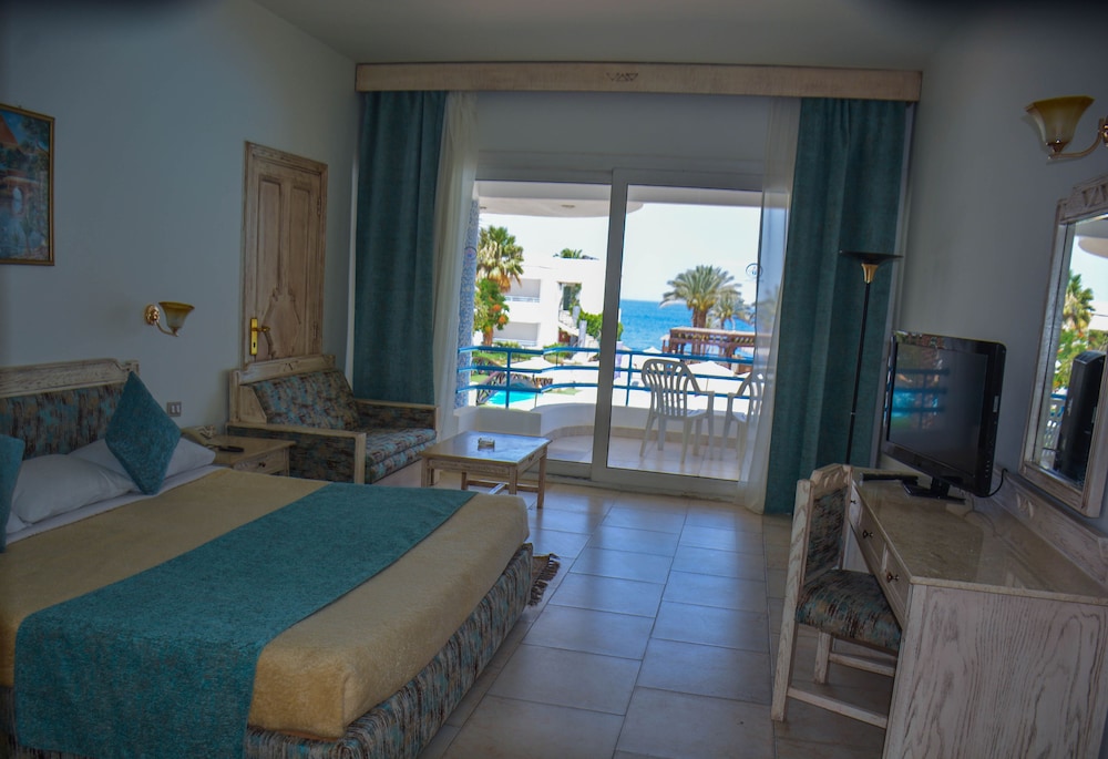 Queen Sharm Resort 11/50