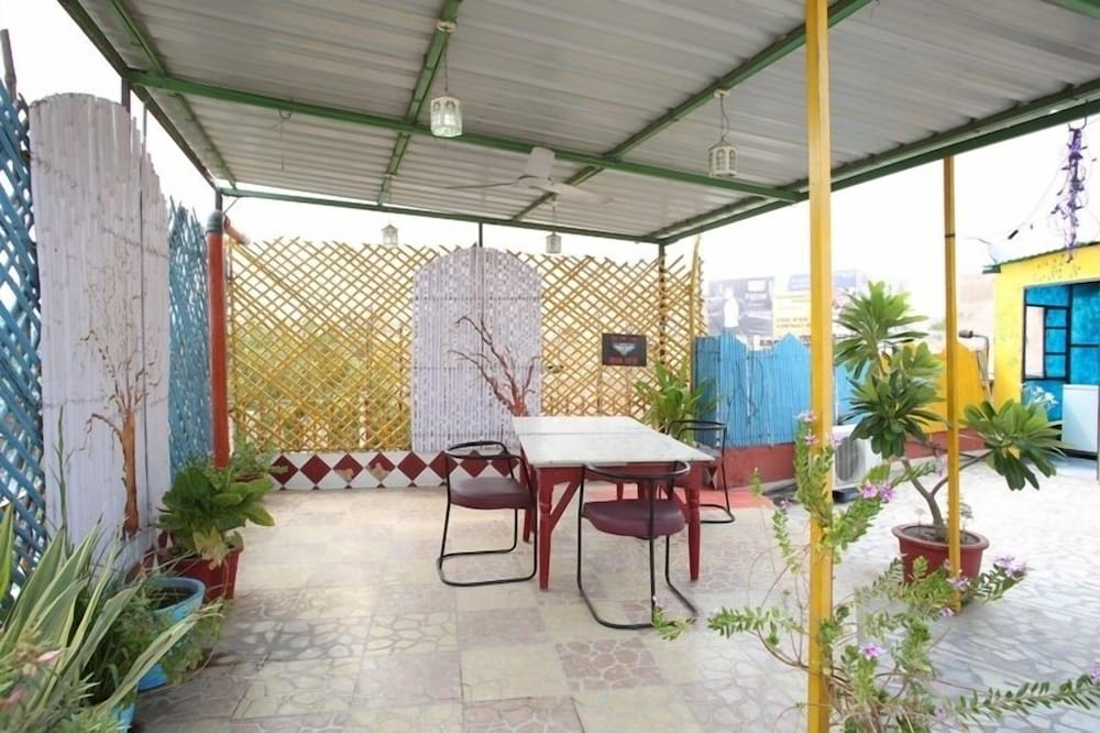 Govind Hotel 49/58